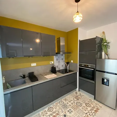 2 Les Bains Apartment